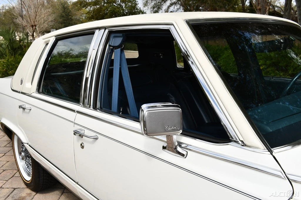 1991 Cadillac Brougham - Image 4 of 24