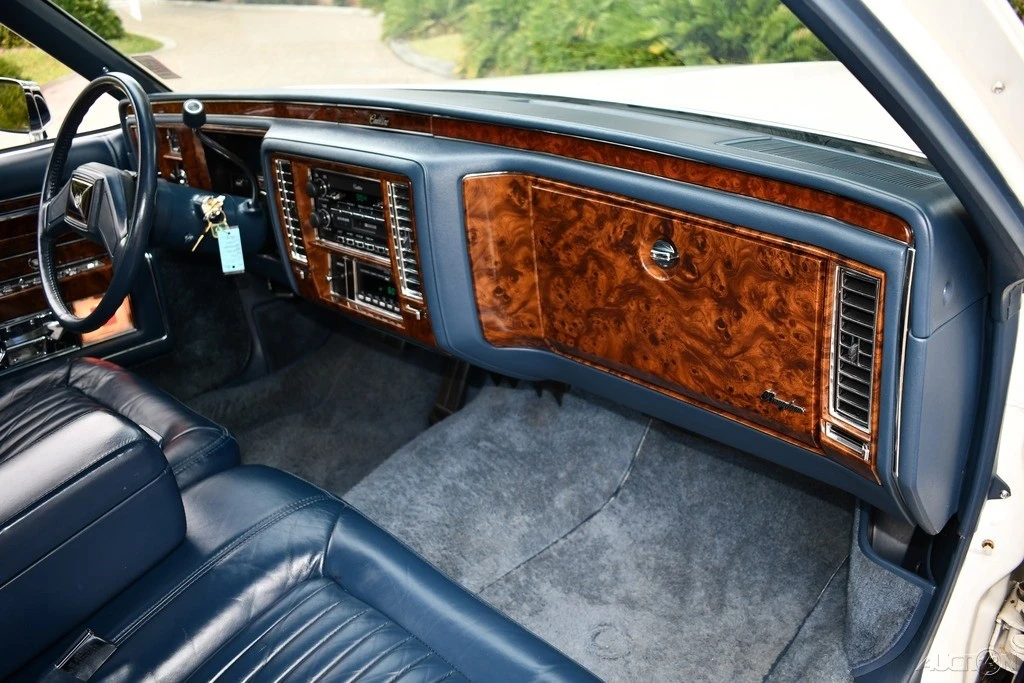 1991 Cadillac Brougham - Image 22 of 24