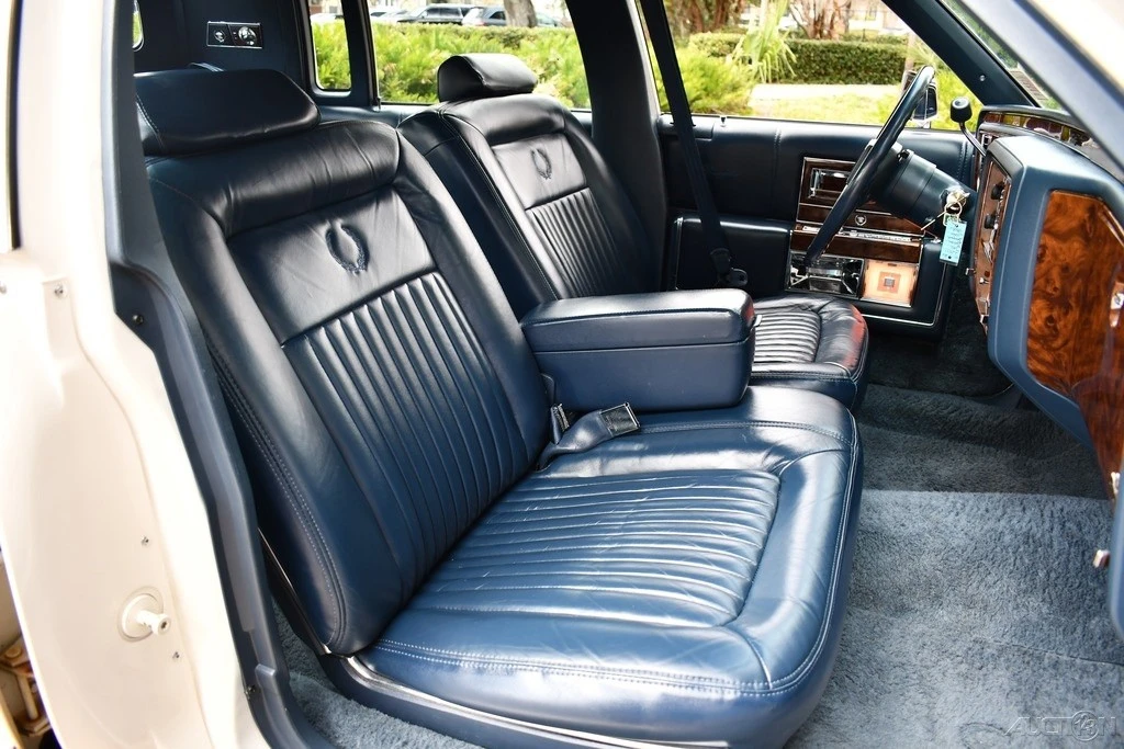 1991 Cadillac Brougham - Image 23 of 24