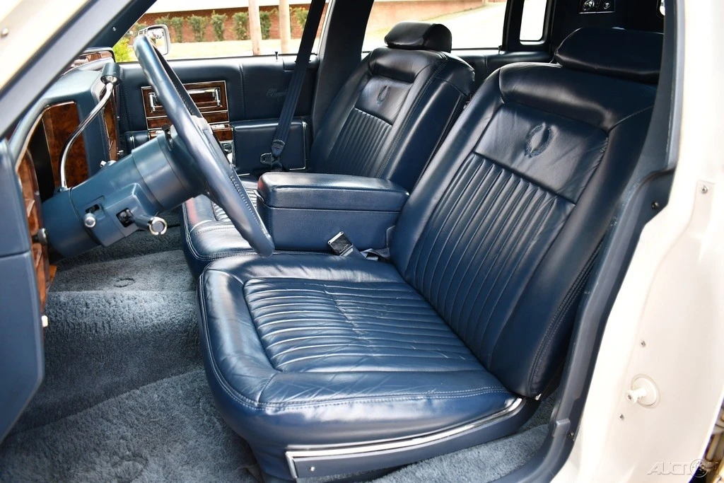 1991 Cadillac Brougham - Image 15 of 24