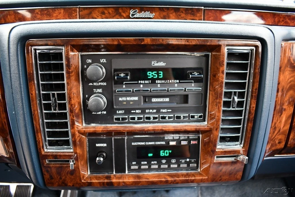 1991 Cadillac Brougham - Image 18 of 24