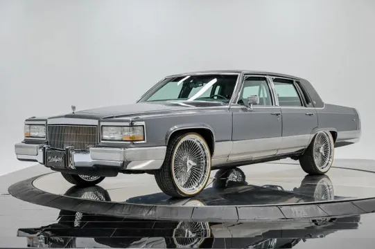 1991 Cadillac Brougham 4D Sedan RWD