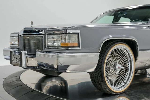 1991 Cadillac Brougham - Image 14 of 31
