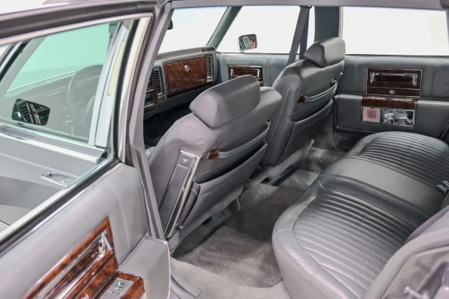 1991 Cadillac Brougham - Image 30 of 31