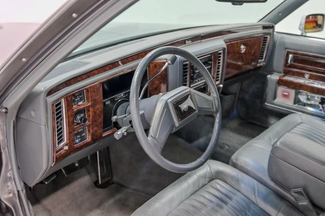 1991 Cadillac Brougham - Image 29 of 31