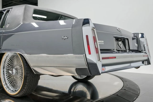 1991 Cadillac Brougham - Image 22 of 31
