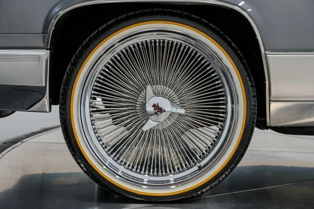 1991 Cadillac Brougham - Image 18 of 31