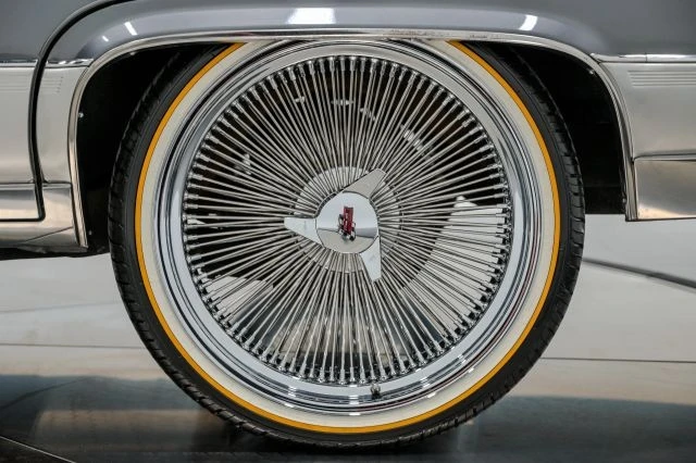 1991 Cadillac Brougham - Image 19 of 31