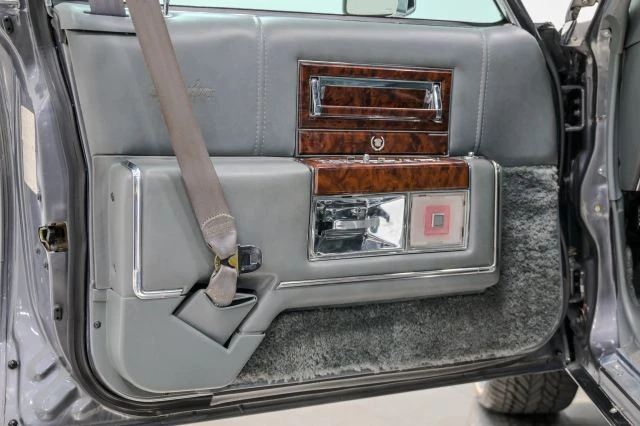 1991 Cadillac Brougham - Image 28 of 31