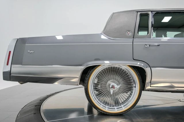 1991 Cadillac Brougham - Image 24 of 31