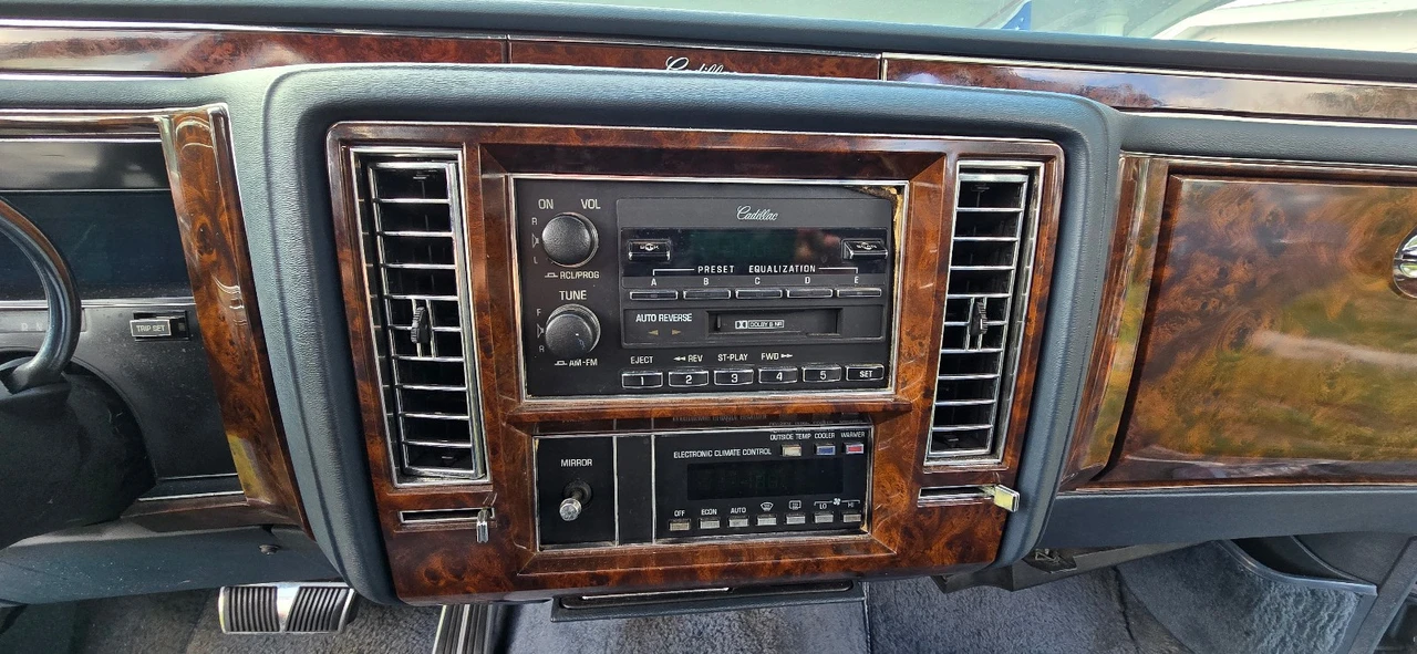 1991 Cadillac Brougham - Image 12 of 21