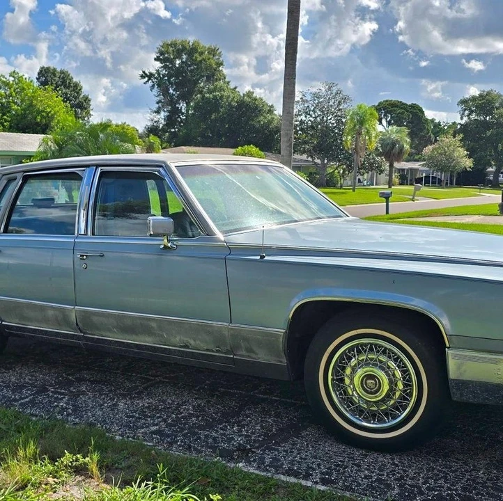1991 Cadillac Brougham - Image 13 of 21