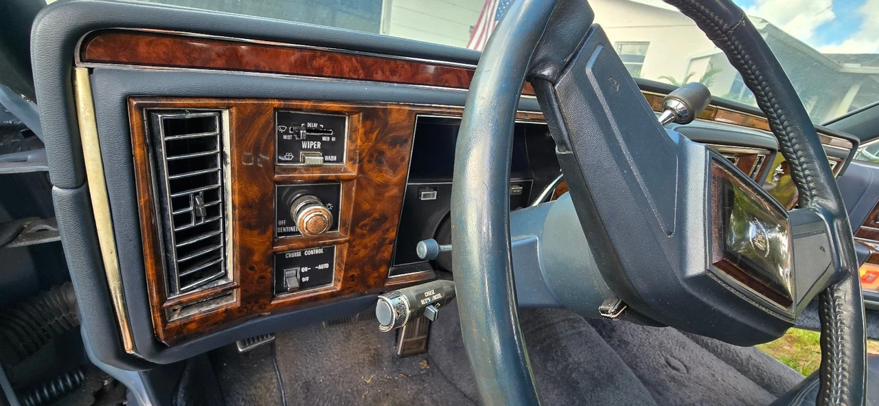 1991 Cadillac Brougham - Image 10 of 21