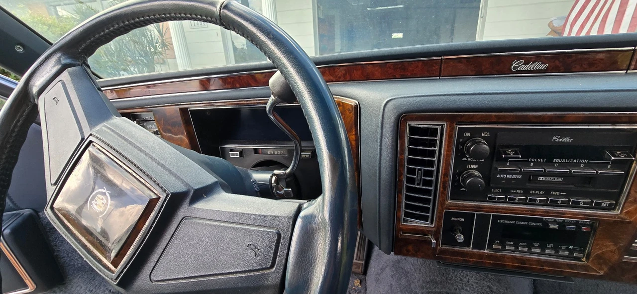 1991 Cadillac Brougham - Image 11 of 21
