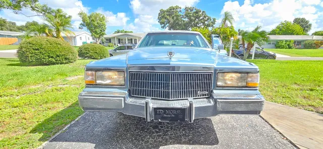 1991 Cadillac Brougham 4D Sedan RWD