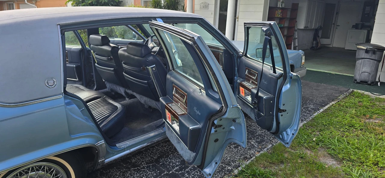 1991 Cadillac Brougham - Image 18 of 21