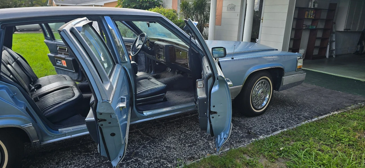 1991 Cadillac Brougham - Image 19 of 21