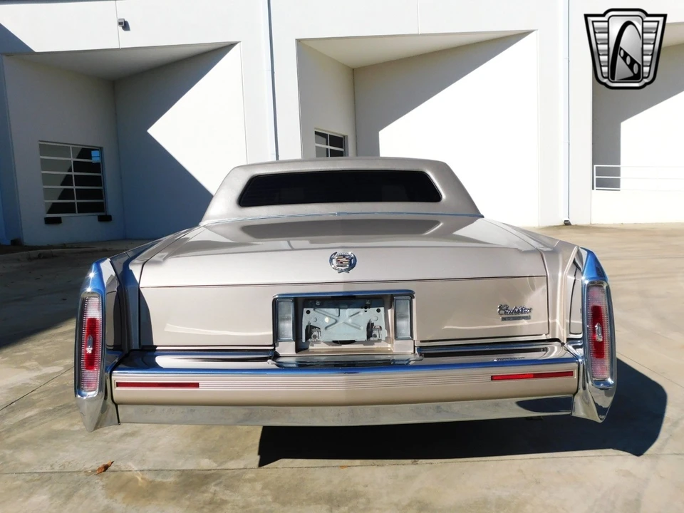 1991 Cadillac Brougham - Image 11 of 12
