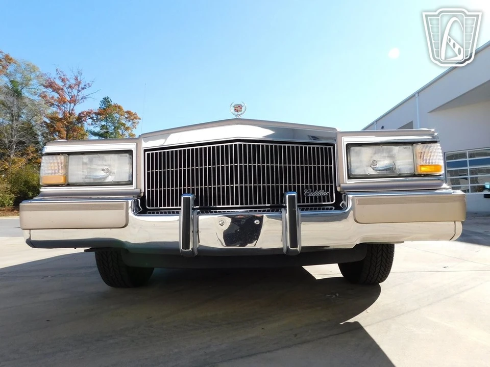 1991 Cadillac Brougham - Image 4 of 12
