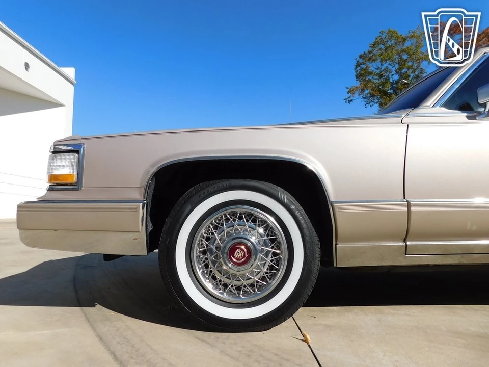 1991 Cadillac Brougham - Image 10 of 12