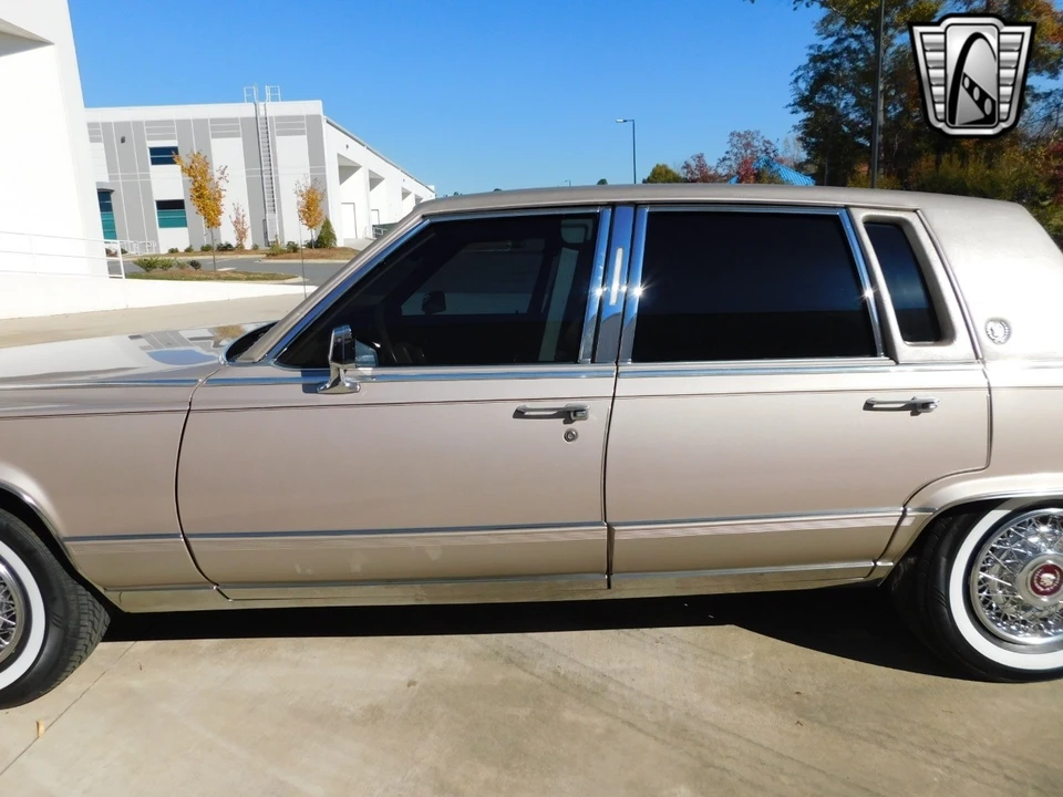 1991 Cadillac Brougham - Image 8 of 12