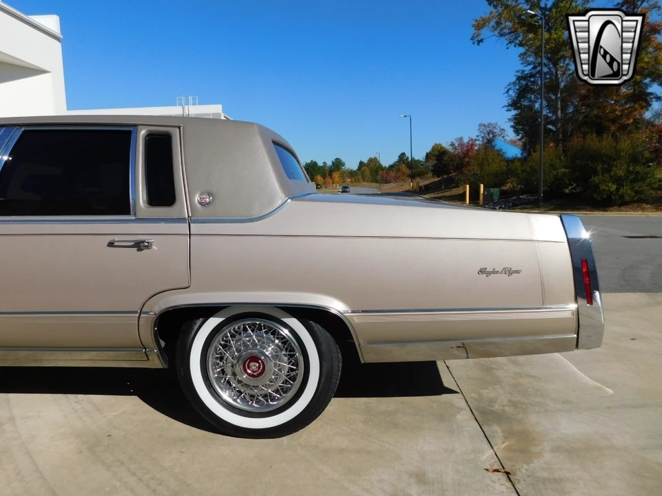 1991 Cadillac Brougham - Image 9 of 12