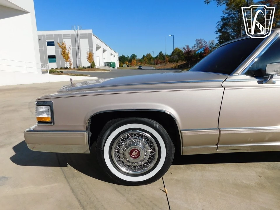 1991 Cadillac Brougham - Image 11 of 12