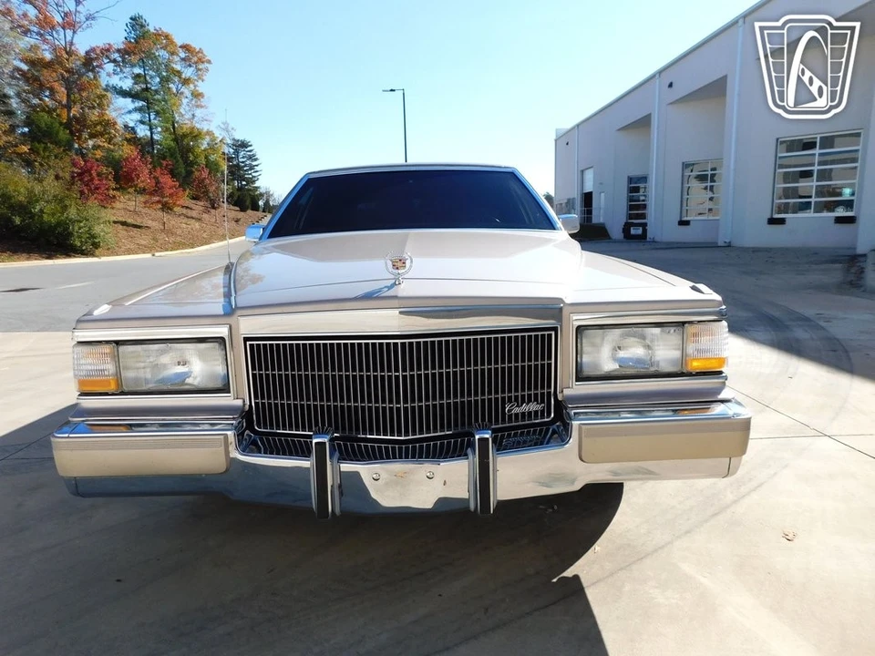 1991 Cadillac Brougham - Image 5 of 12