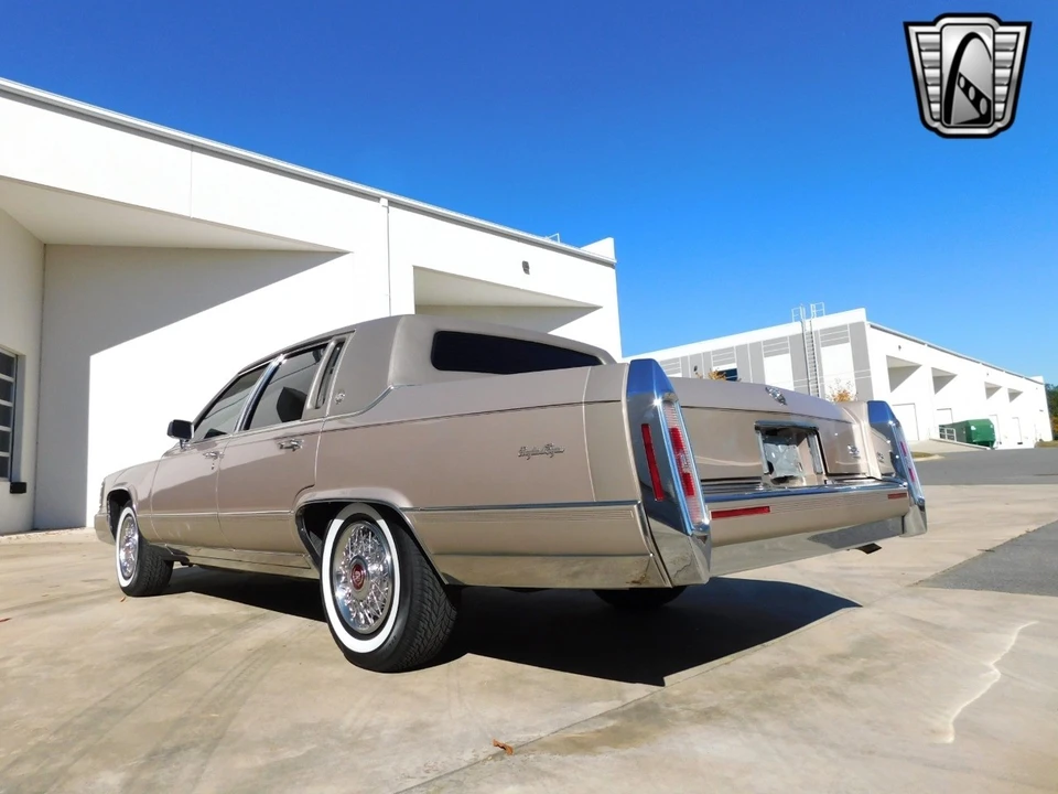 1991 Cadillac Brougham - Image 10 of 12