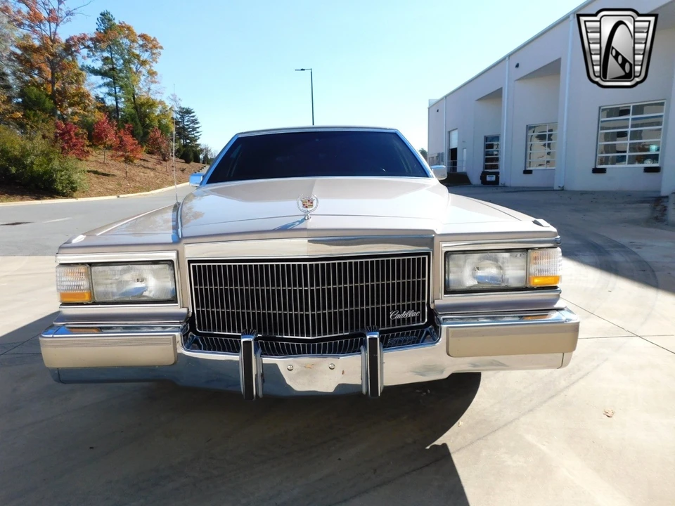 1991 Cadillac Brougham - Image 4 of 12