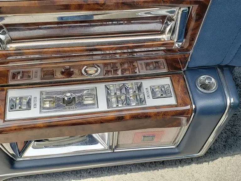 1991 Cadillac Brougham - Image 10 of 11