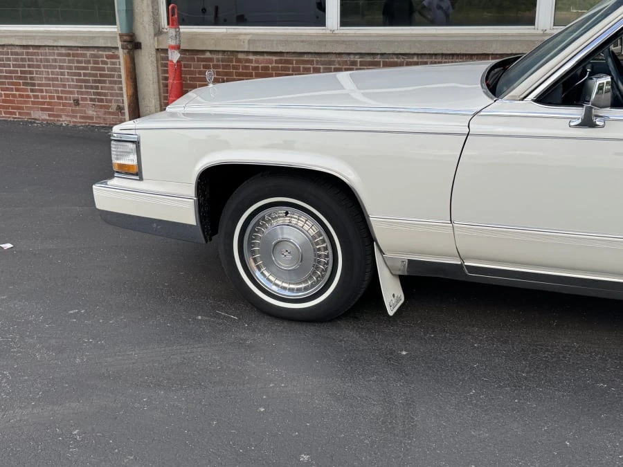 1991 Cadillac Brougham - Image 4 of 11