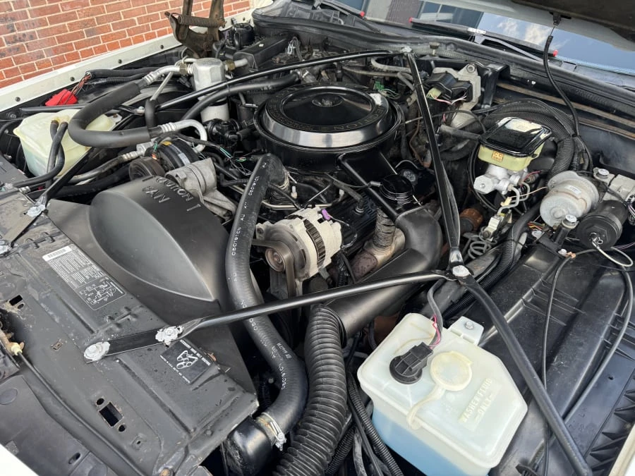 1991 Cadillac Brougham - Image 9 of 11