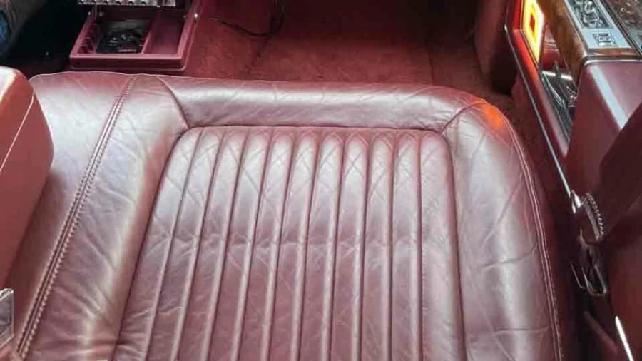 1991 Cadillac Brougham - Image 6 of 11