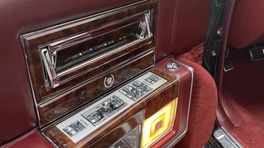 1991 Cadillac Brougham - Image 7 of 11