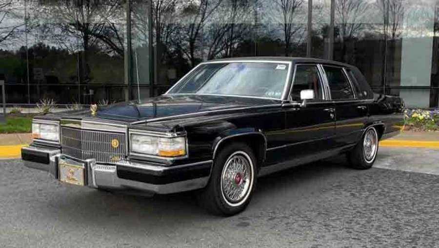 1991 Cadillac Brougham - Image 10 of 11