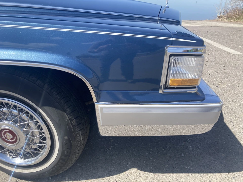 1991 Cadillac Brougham - Image 29 of 31
