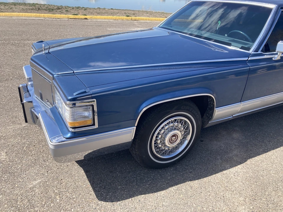 1991 Cadillac Brougham - Image 21 of 31