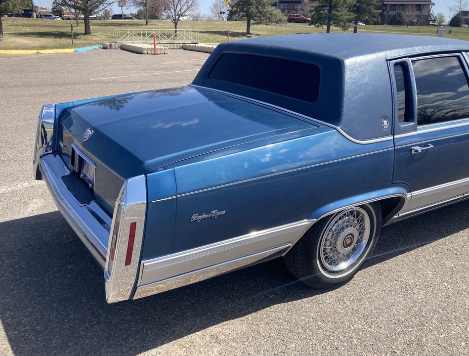 1991 Cadillac Brougham - Image 24 of 31