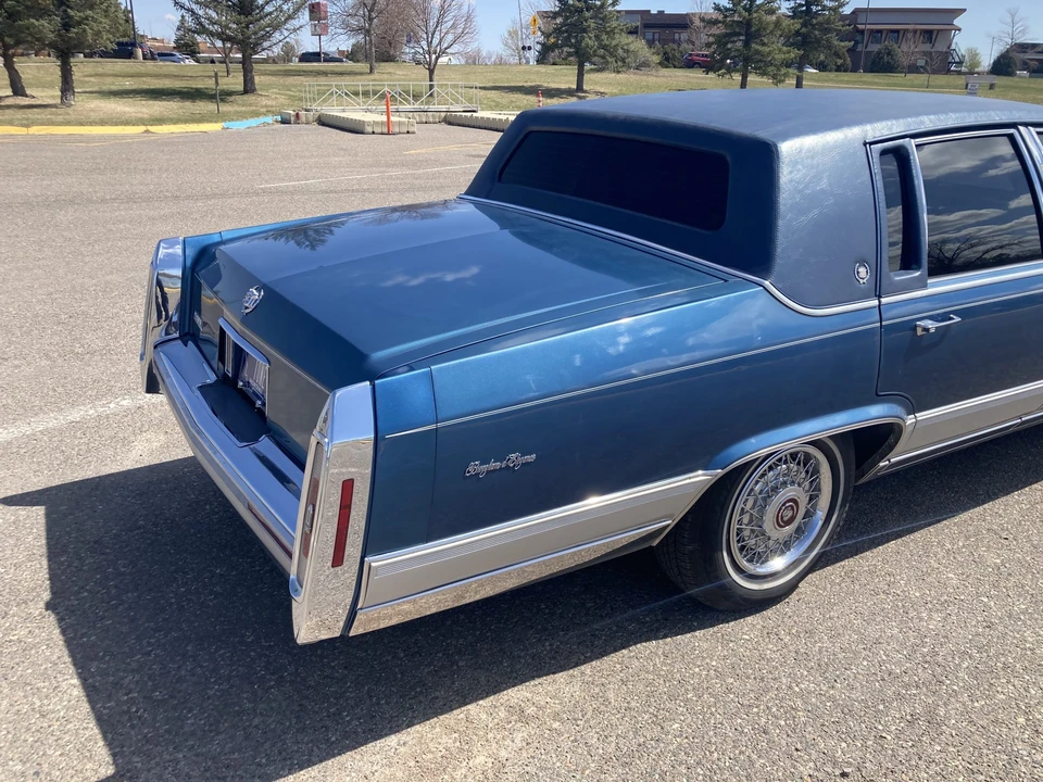 1991 Cadillac Brougham - Image 25 of 31