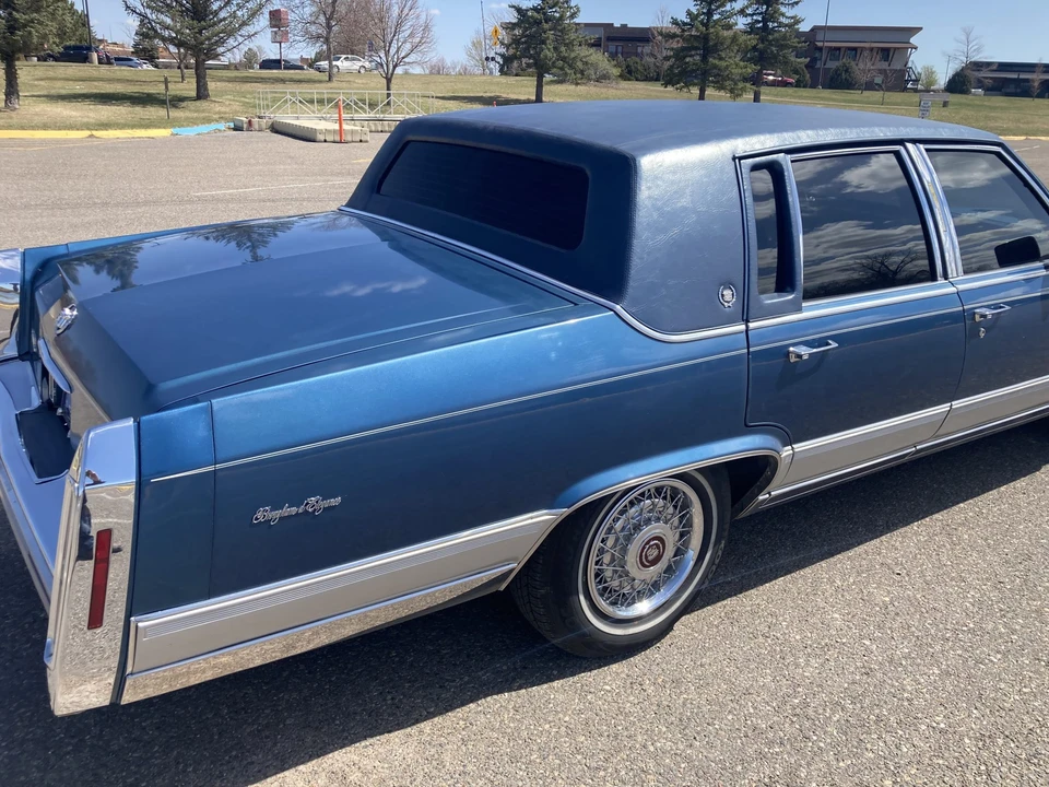 1991 Cadillac Brougham - Image 26 of 31