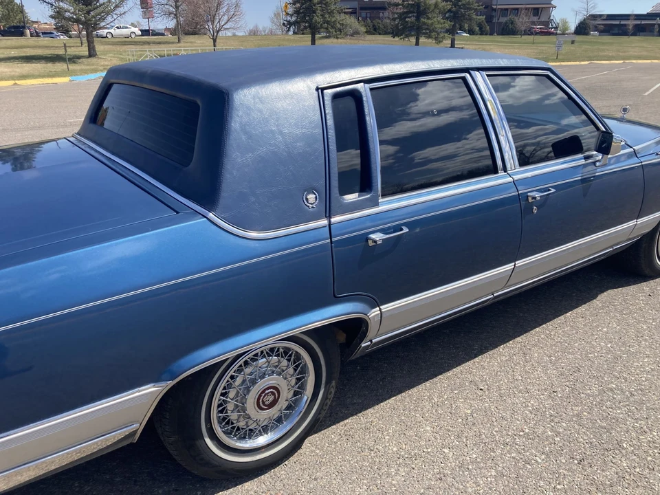 1991 Cadillac Brougham - Image 27 of 31
