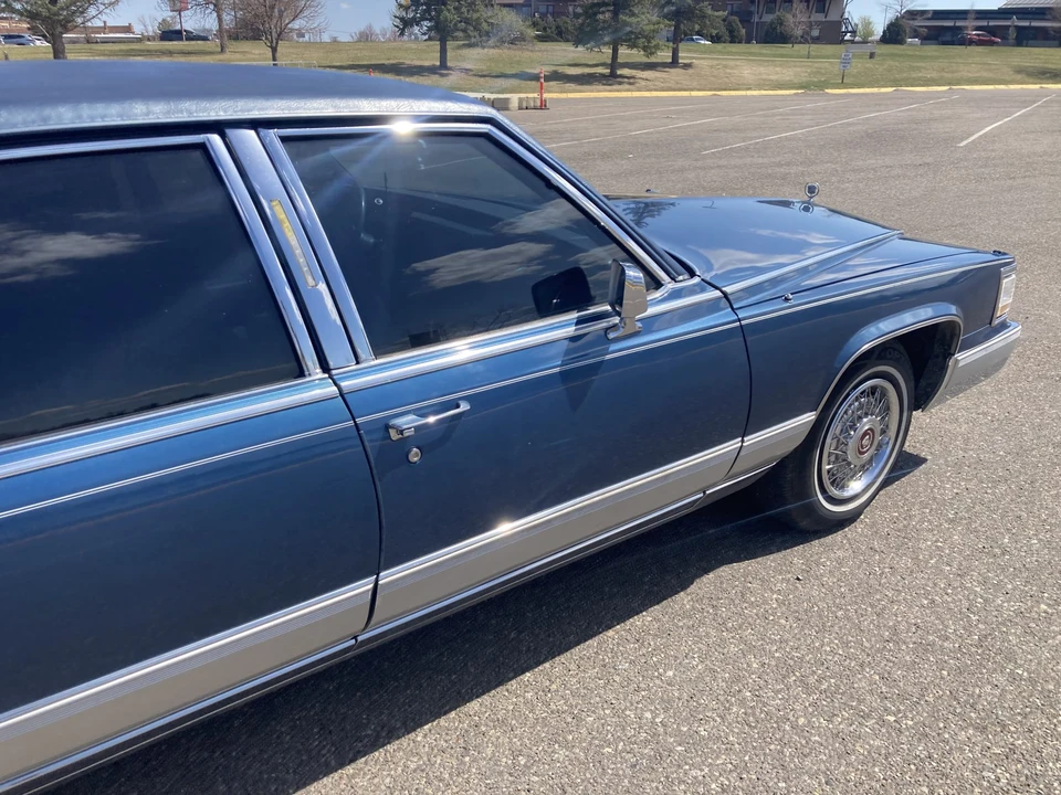 1991 Cadillac Brougham - Image 28 of 31