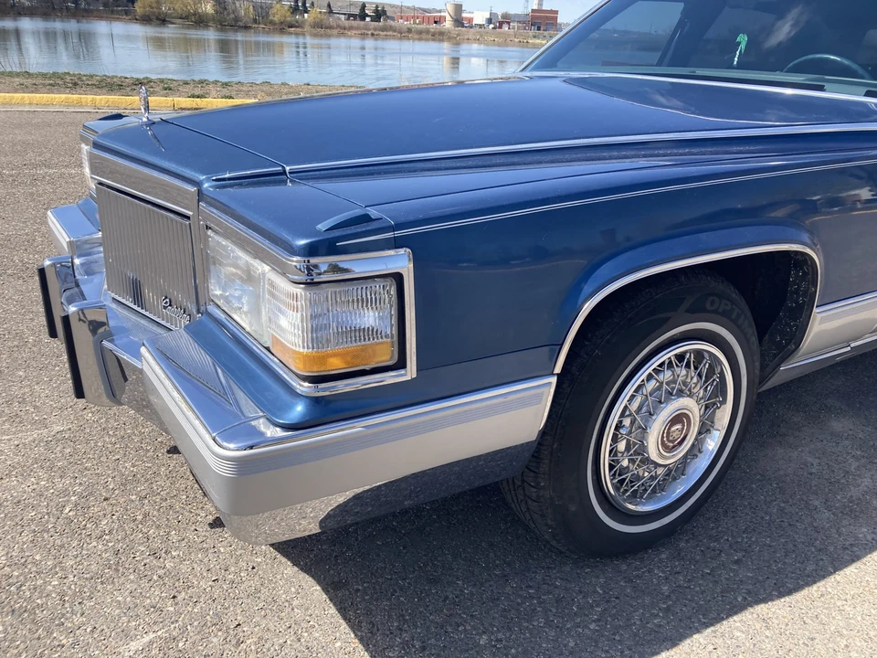 1991 Cadillac Brougham - Image 20 of 31