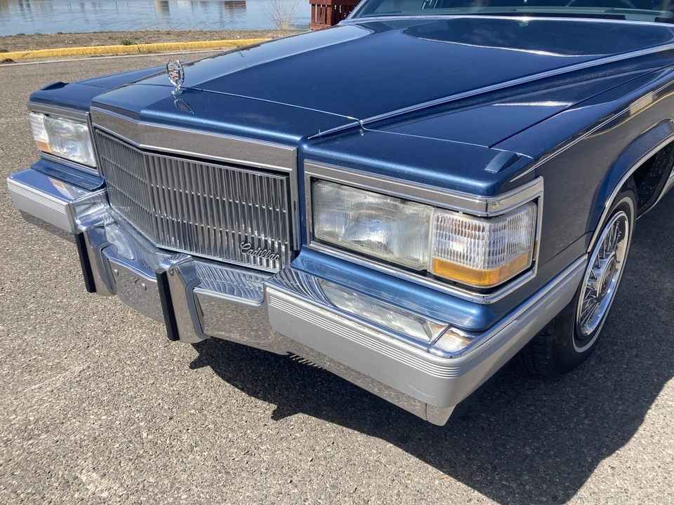 1991 Cadillac Brougham - Image 18 of 31