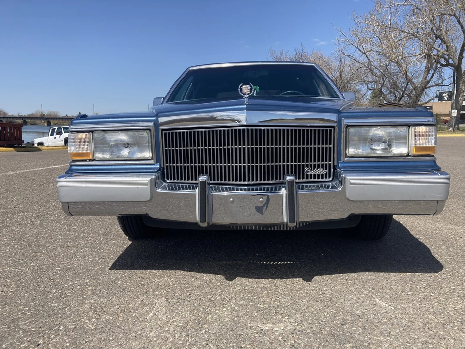 1991 Cadillac Brougham - Image 10 of 31