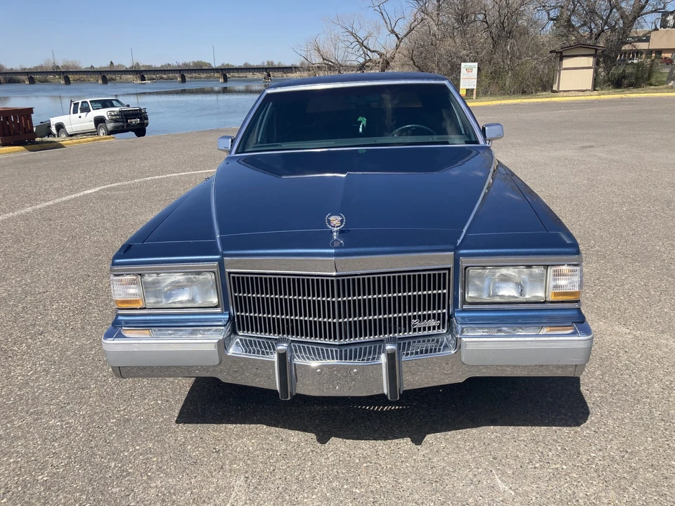 1991 Cadillac Brougham - Image 11 of 31