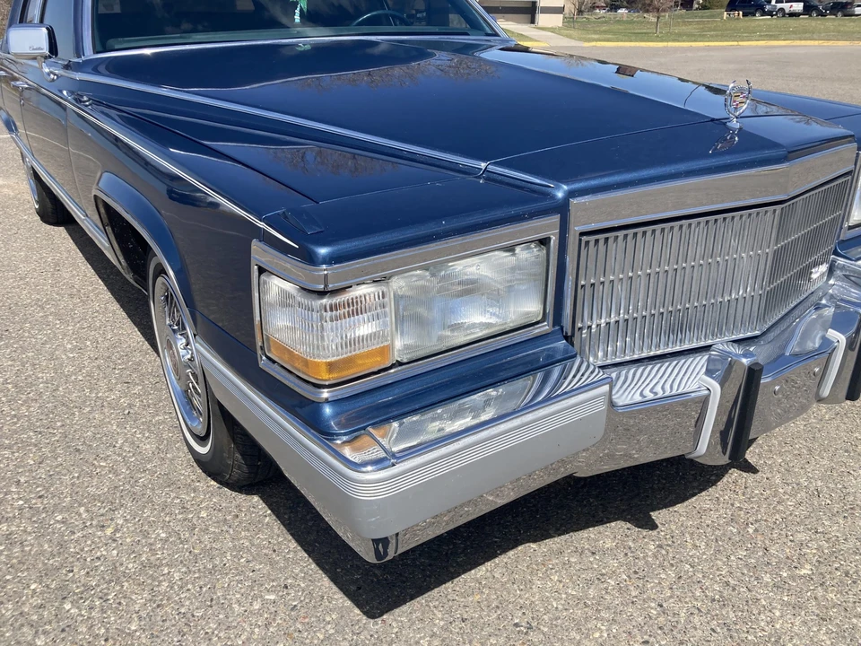 1991 Cadillac Brougham - Image 19 of 31