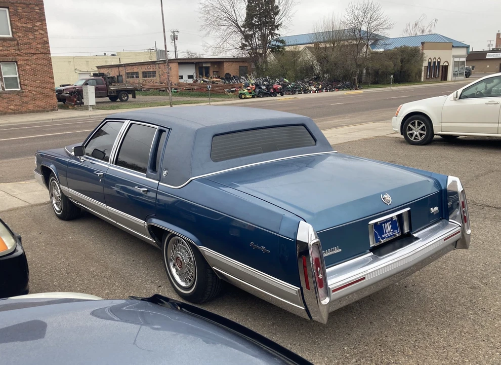 1991 Cadillac Brougham - Image 16 of 31