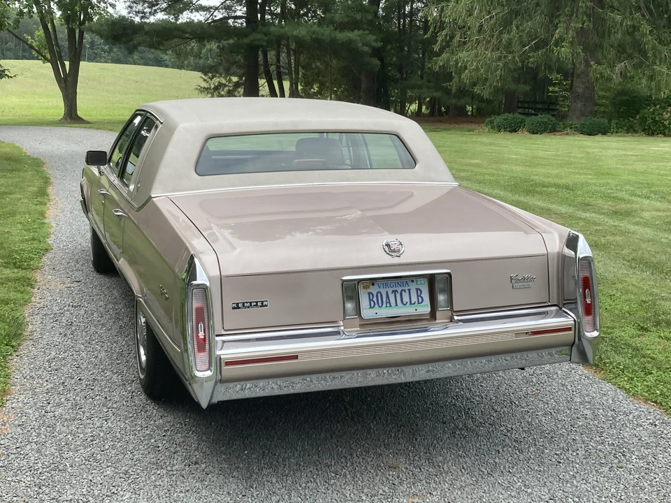 1991 Cadillac Brougham - Image 17 of 24